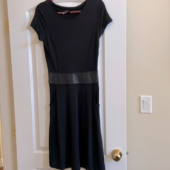 Club Monaco black dress with leather waist band size 4 - Picture 1 of 7